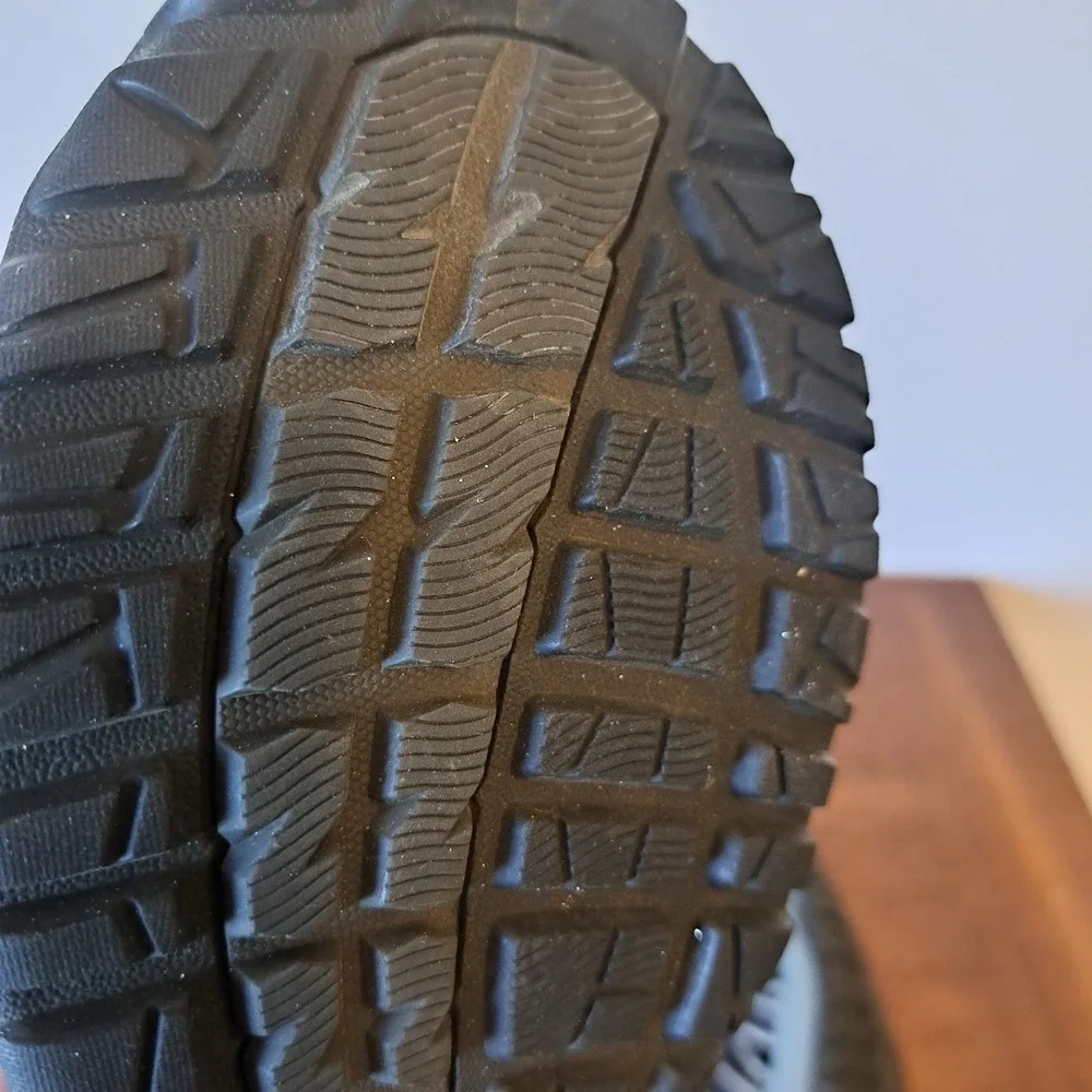 Chaco Mens Trail Shoes Gray Black Bungee Lace Vibram Sole Hiking Water Sandals